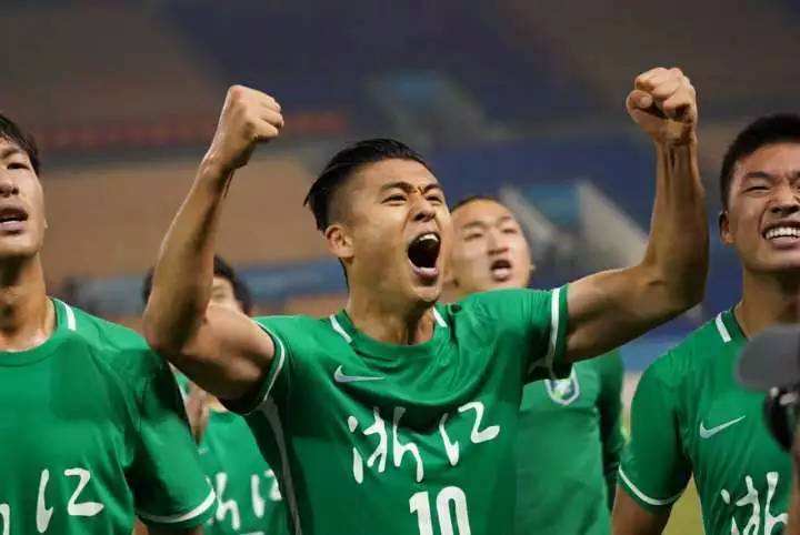 浙江绿城足球青训梯队,张玉宁在绿城一线队踢过吗