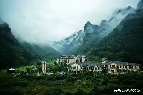 这个康养度假区投资20亿，占地1000亩，是中国上佳康养旅居度假区