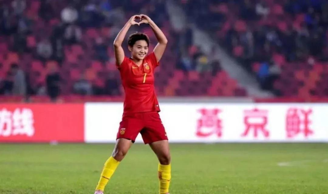 中国女足夺冠直播解说员,中国女足王霜足球视频
