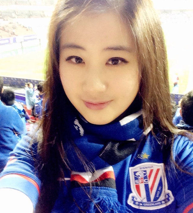 足球运动员喜欢的女孩,喜欢足球的女孩