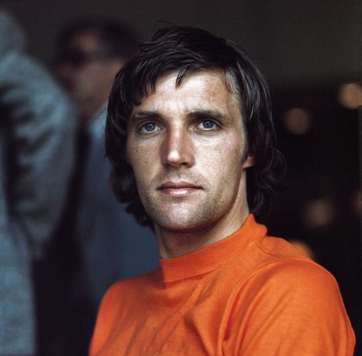 身穿橙色球衣的足球大师们！从克鲁伊夫到斯内德，绽放的郁金香