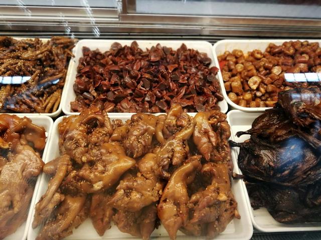 湖北周黑鸭鸭脖,湖北周黑鸭小胡鸭