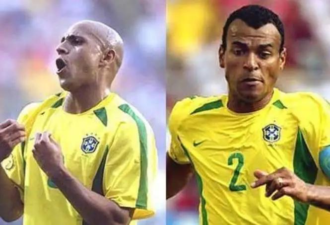 边翼卫的跑位和踢法,足球8人制边后卫和边翼卫区别