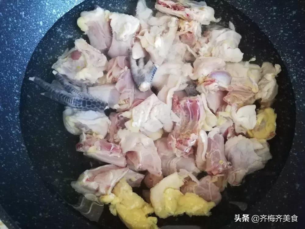 红烧鸡肉怎么做嫩而不柴,红烧鸡肉炖土豆加凉水还是加热水