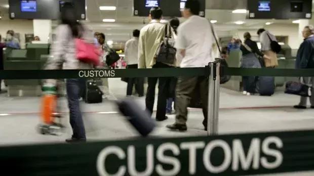 国际机票出国步骤,国际机票出行需要哪些流程