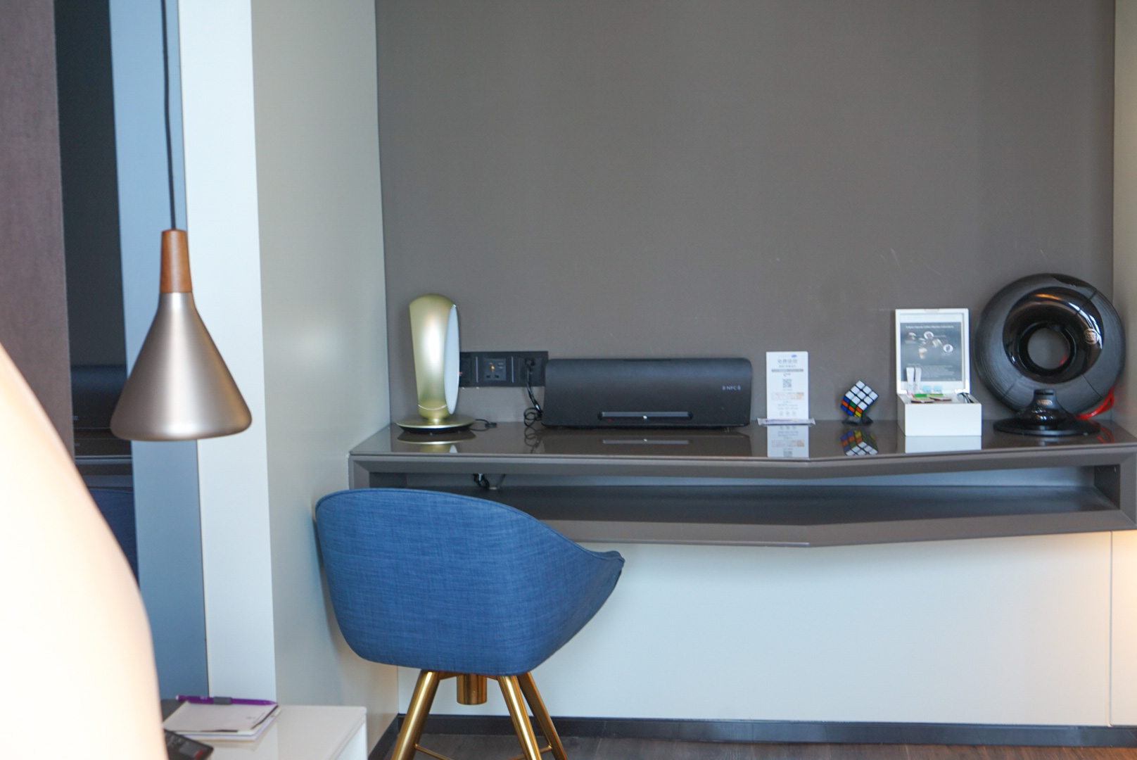 女子在酒店遇到奇葩客人,美女遇到奇葩保镖