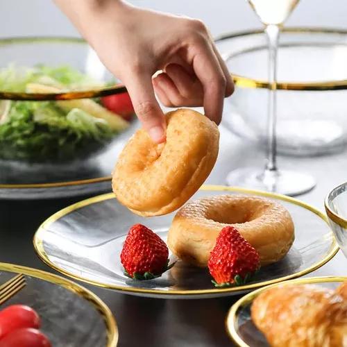 中国人不爱玻璃餐具？百年品牌打破传统，网友：一边说不好看还买