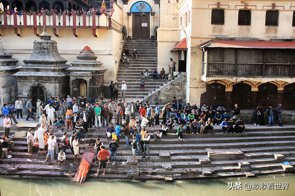 尼泊尔恒河上的烧尸庙,夜游尼泊尔烧尸庙