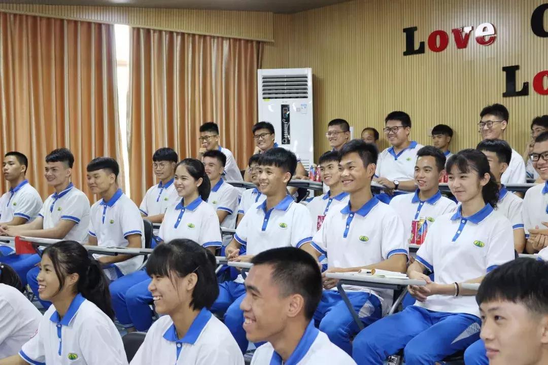 携十万好礼祝高州一中全体教师生日快乐