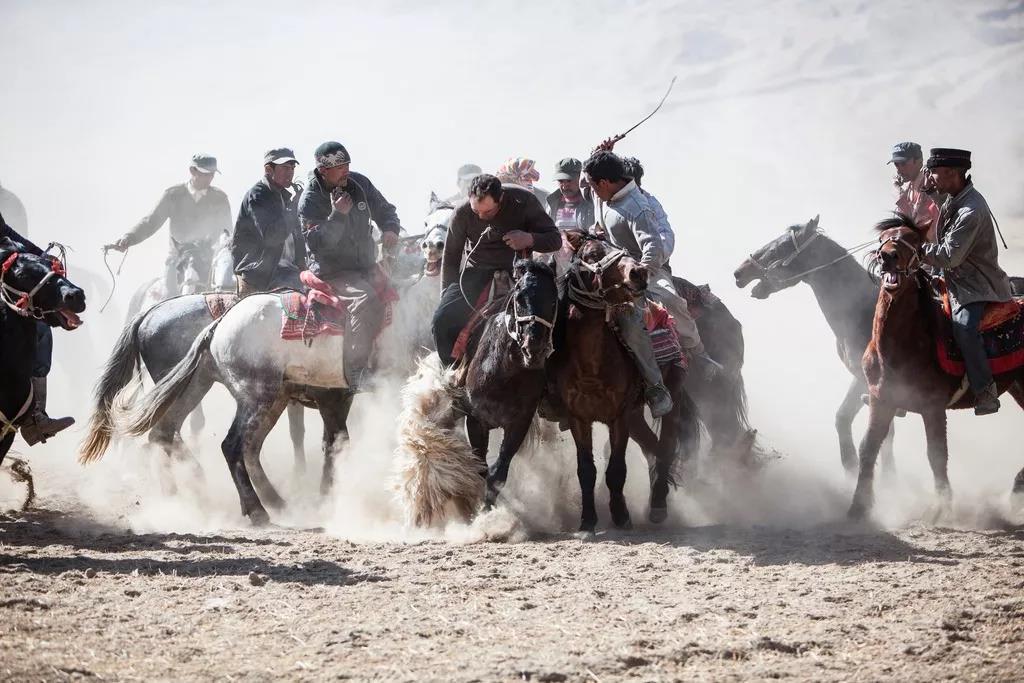 中国牌照车在国外自驾游,开中国牌照车去外国