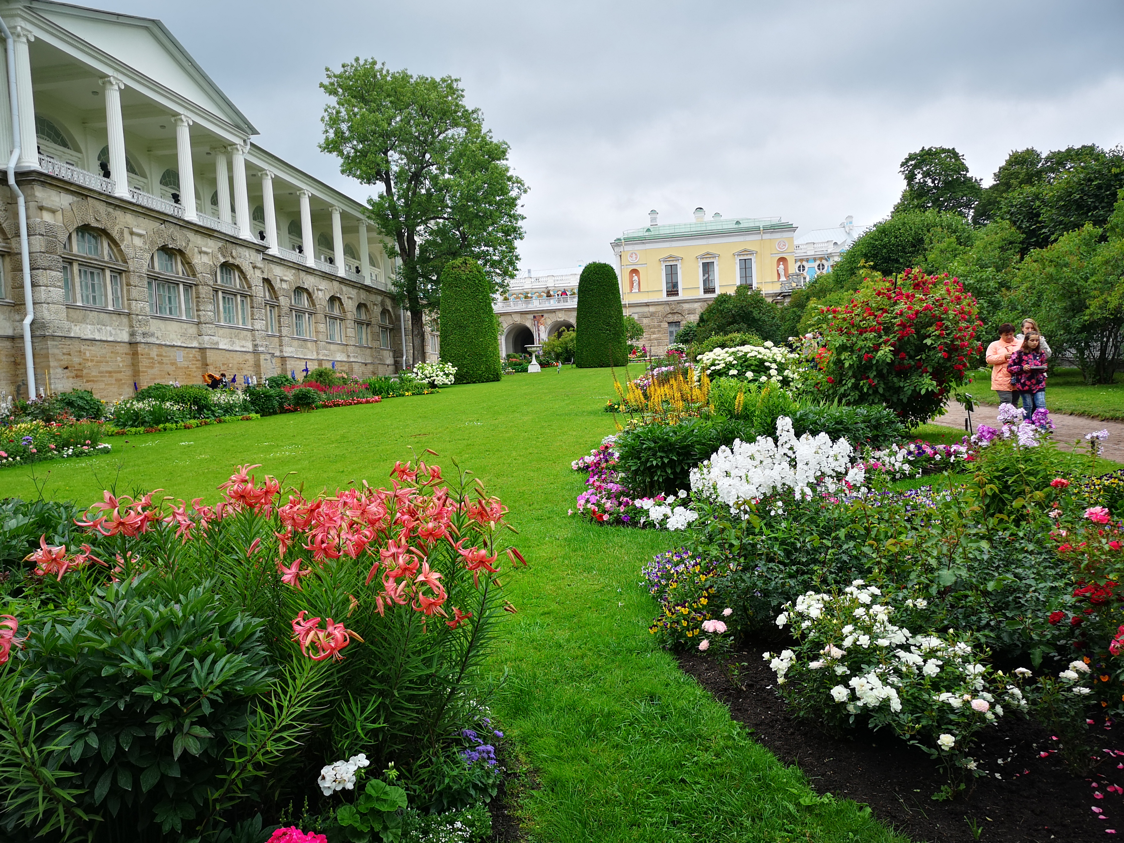 奔七的夫妻俩，自由行走在俄罗斯的圣彼得堡