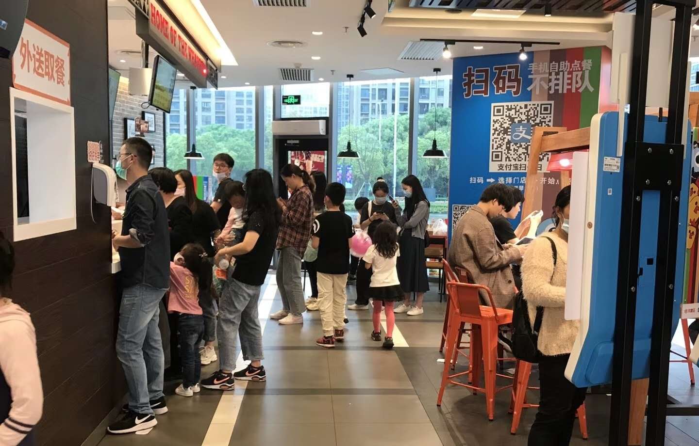 没钱交铺租怎么办,没钱交租熬不起不让撤怎么办