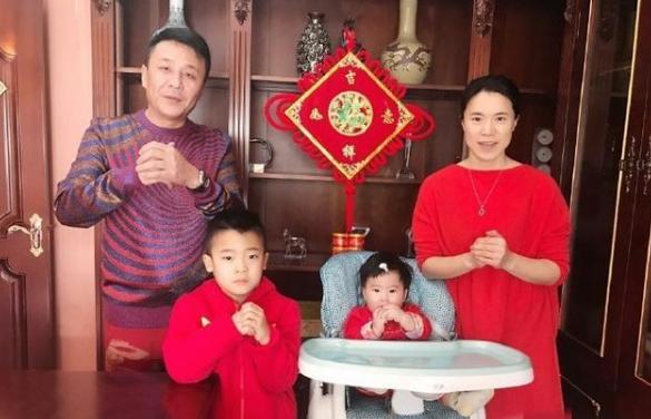 王楠抗癌,王楠一家四口近照曝光