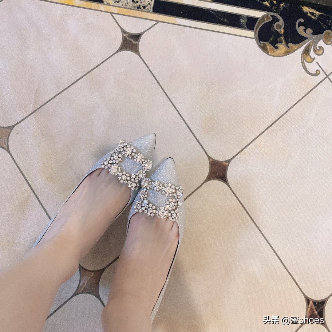 唐嫣同款rv鞋,唐嫣结婚时穿的婚鞋