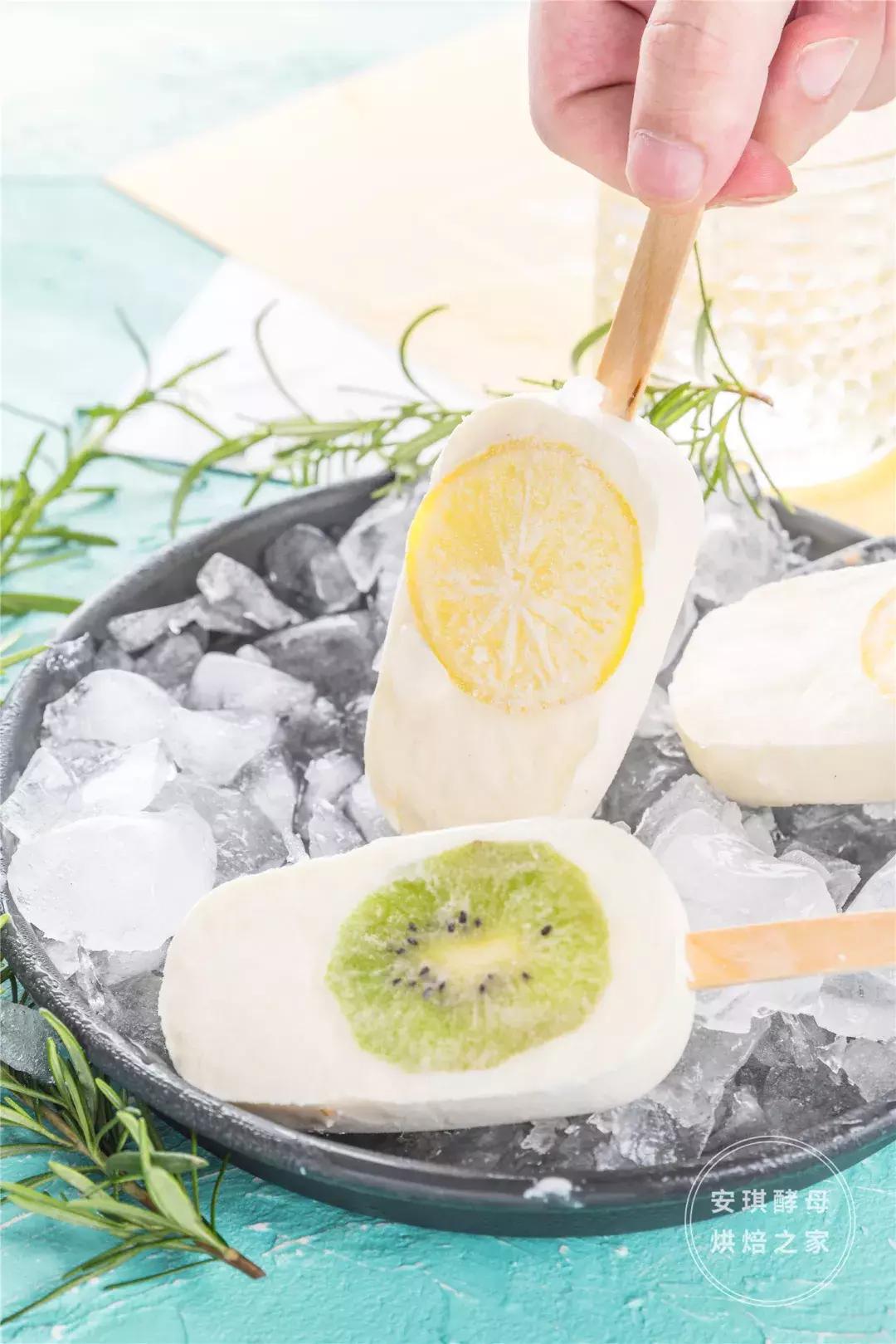 快过期的奶油做成冰淇淋还能吃吗,用淡奶油做的雪糕最多能存放几天