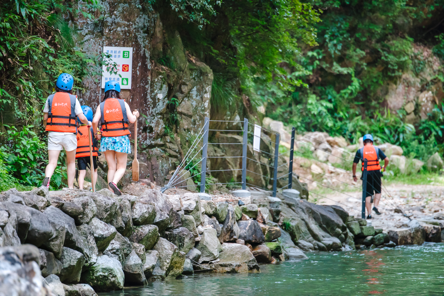 仙龙峡溯溪,安吉仙龙峡漂流可以溯溪吗