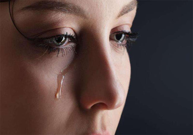 一个小妙招眼睛更有神,生活妙招帮助你解决眼睛进东西