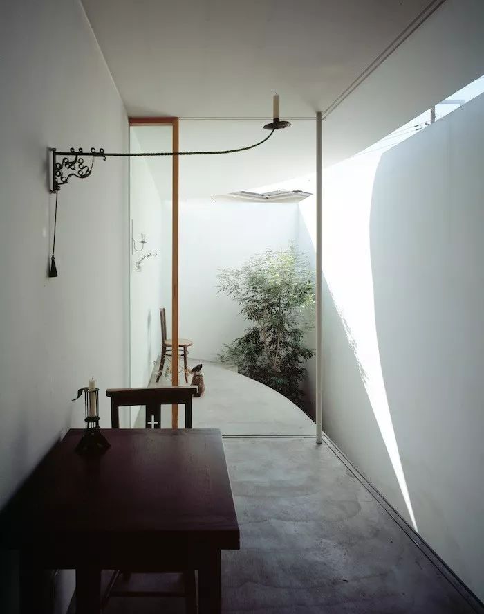 买不起大房子，日本教授为妻子造18m²“豪宅”当生日礼物.......