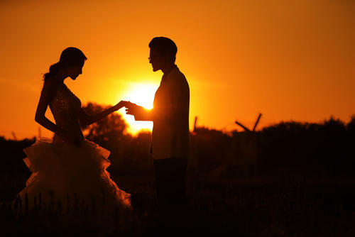 因为金钱分手的情侣,情侣之间因为金钱烦恼分手