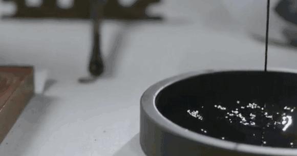 往鞋里喷什么东西脚不会臭,往鞋里撒的粉