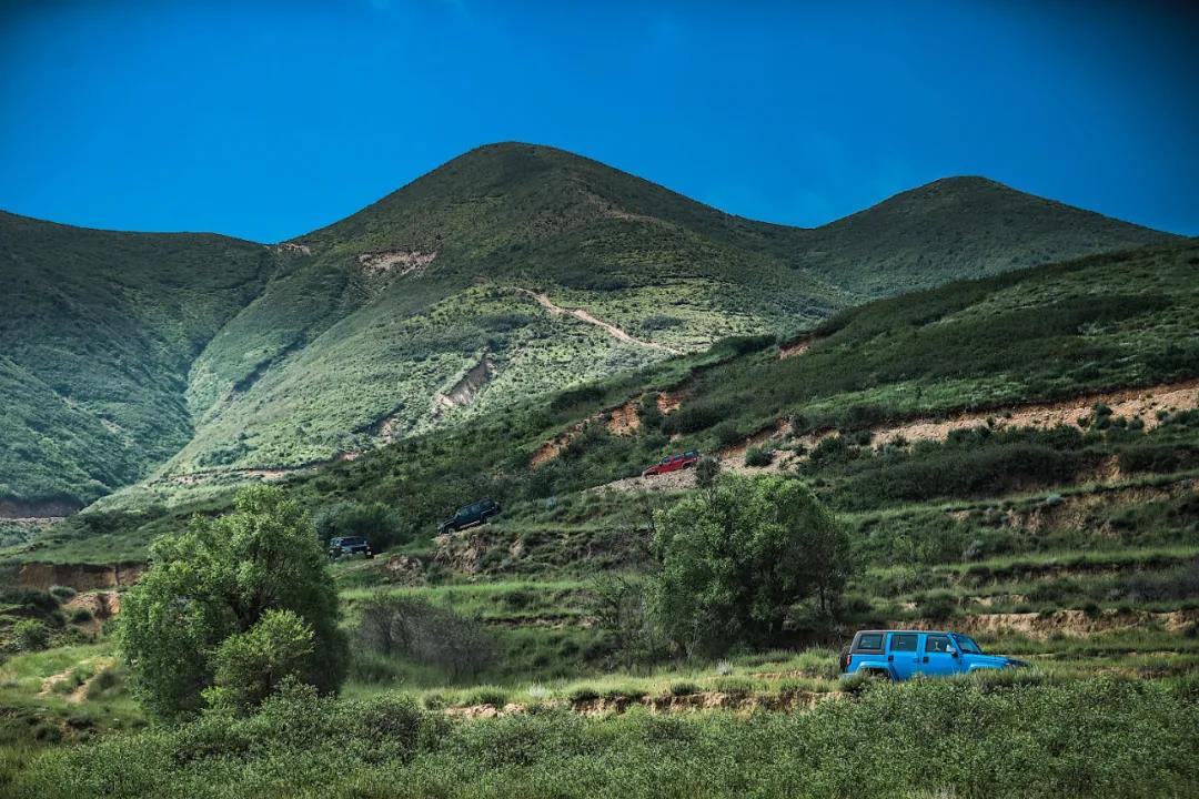 北京bj40成佛坡越野视频,北京越野车bj40远行