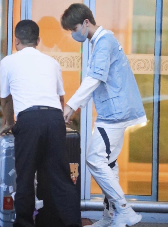 何洛洛彩色泡沫,何洛洛穿的什么鞋