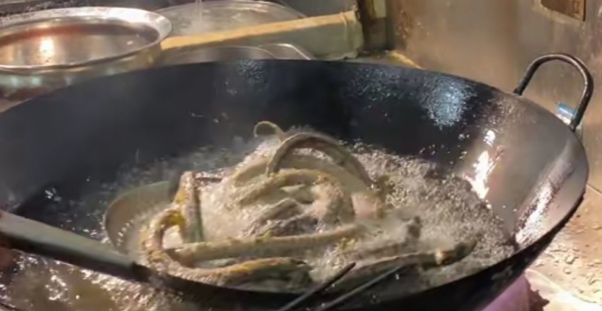 手撕盘龙鳝创始人,湖北荆州手撕盘龙鳝