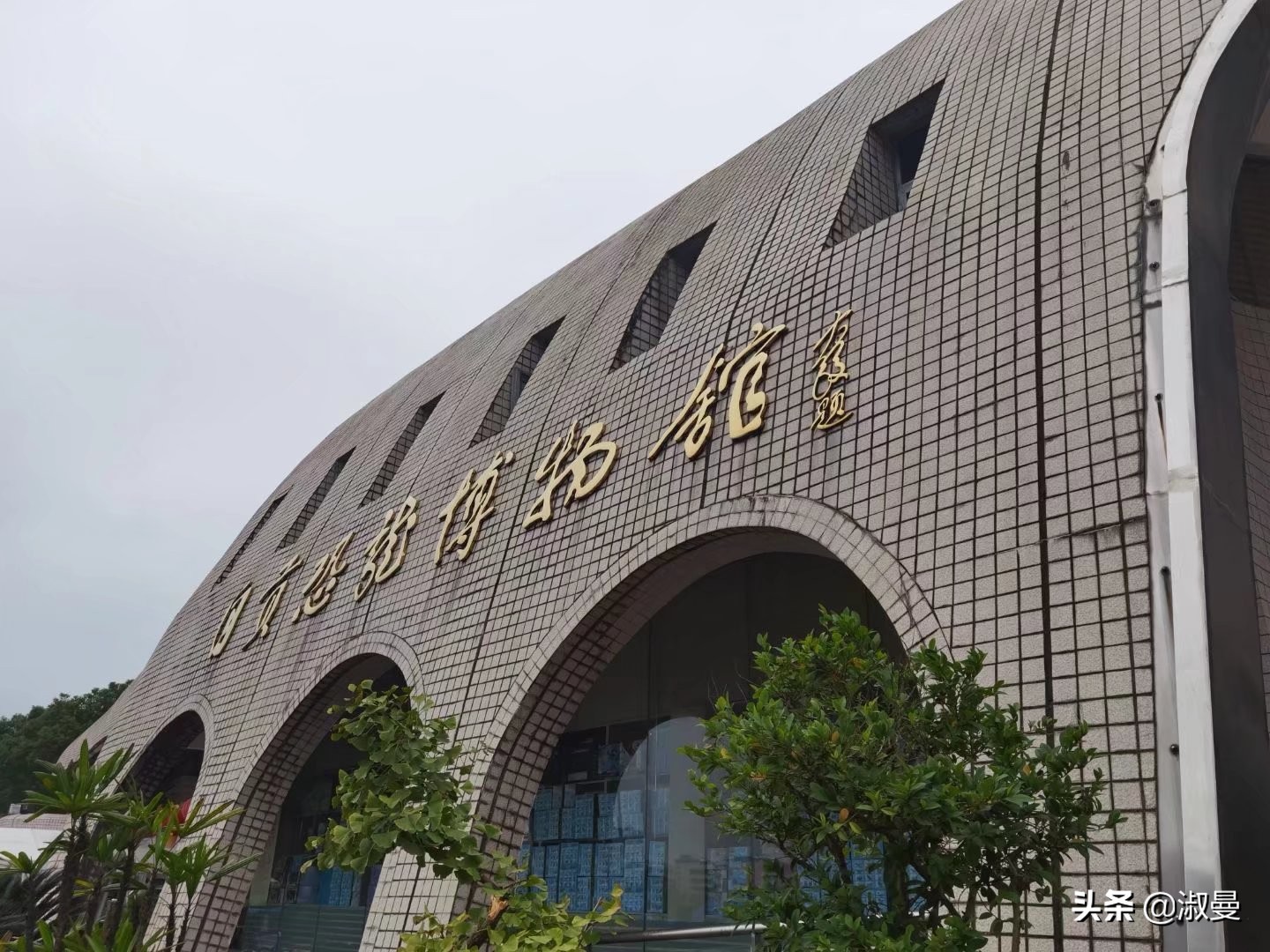 恐龙距今多少年前灭绝,恐龙灭绝前有人类吗