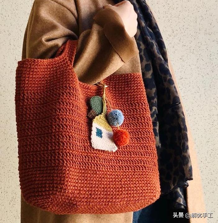 简单漂亮的小包包钩针教程,韩国钩针钩桌布花样教程