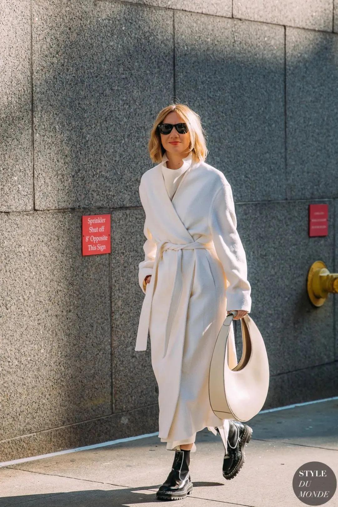 周扬青造型被吐槽脖子短,周扬青深夜晒发照片