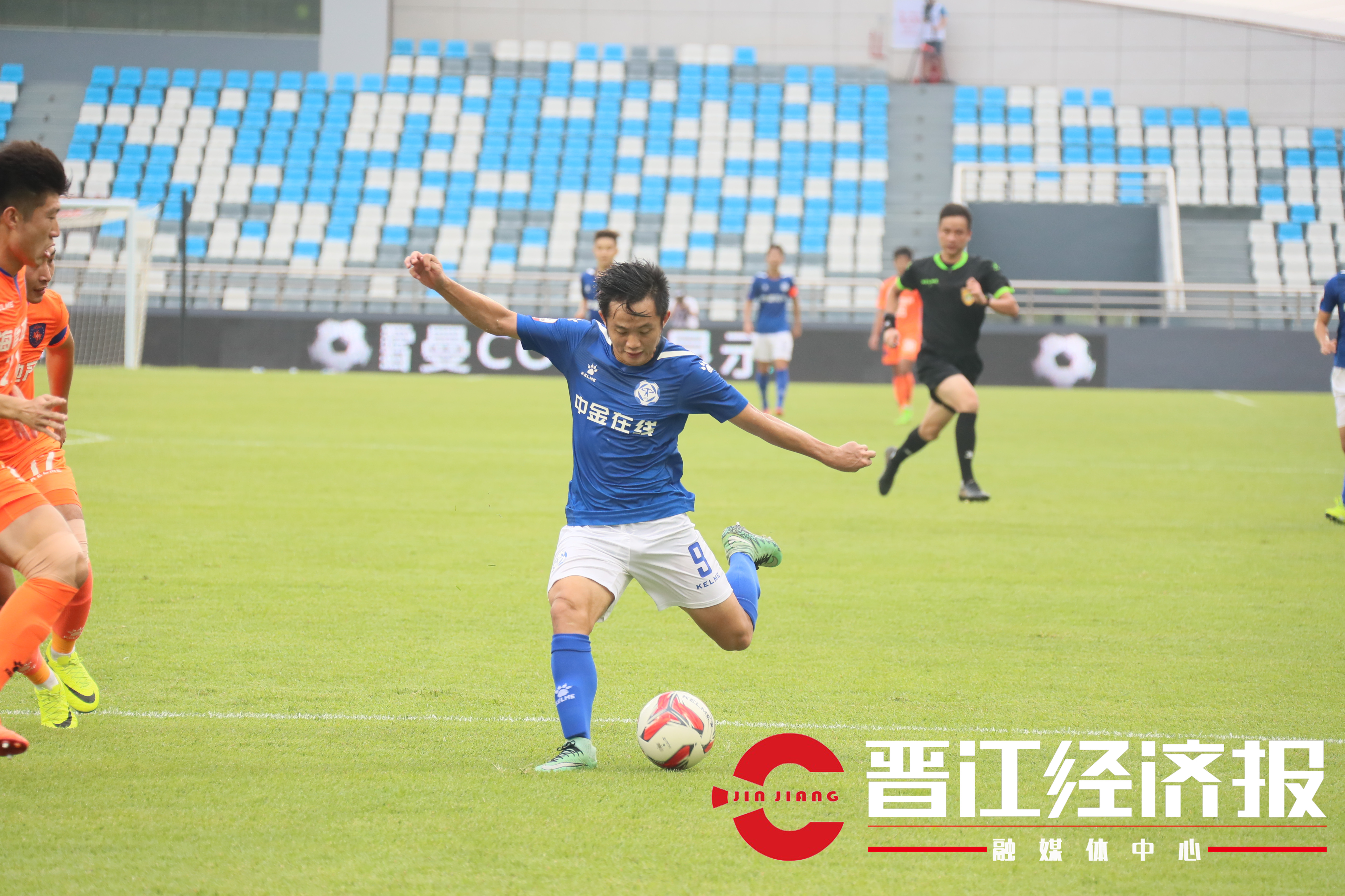 脚感太好！晋江足球公园建成投用，福建天信队队员说感觉“要飞起来”...