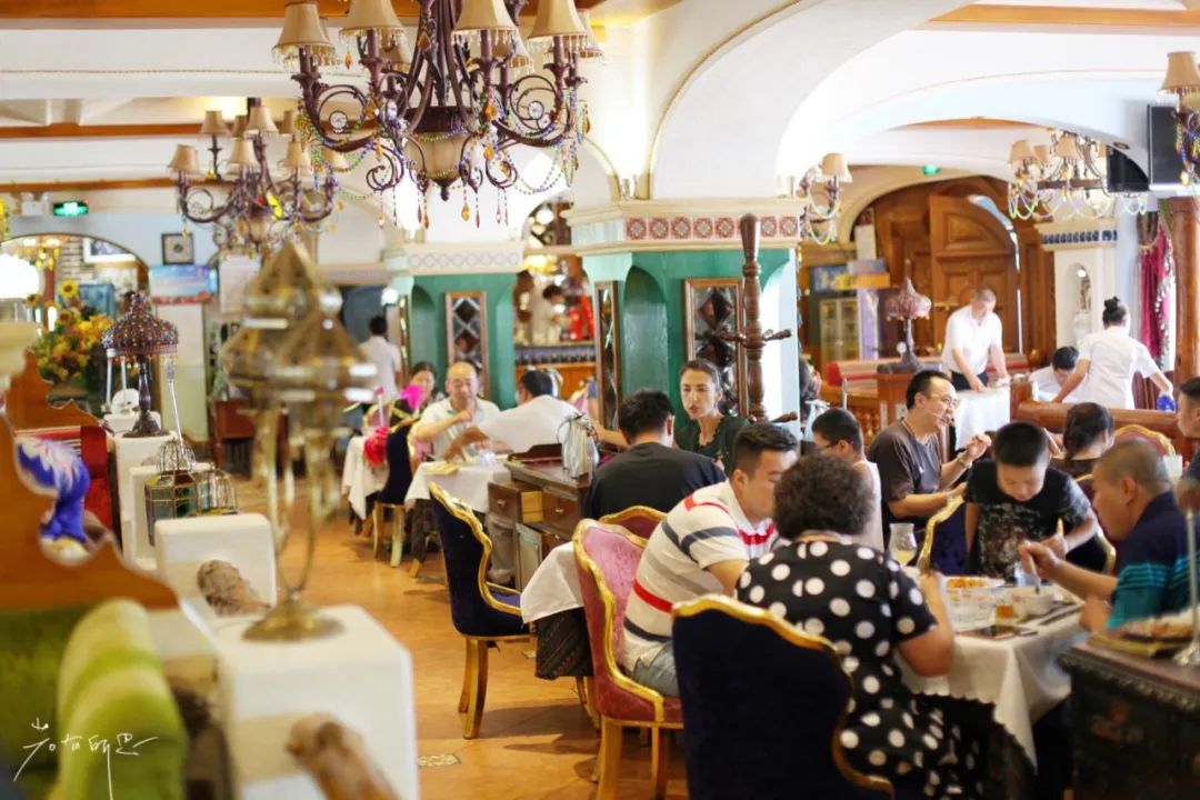 *疆新**都是荒漠戈壁?这几家高颜值餐厅,彻底颠覆你对*疆新**的概念