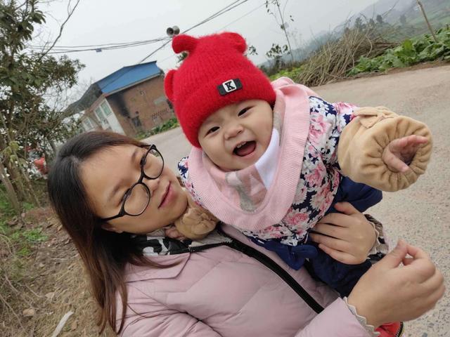 满月宝宝为什么哭的时候脸发紫,为啥满月宝宝哭得那么凶