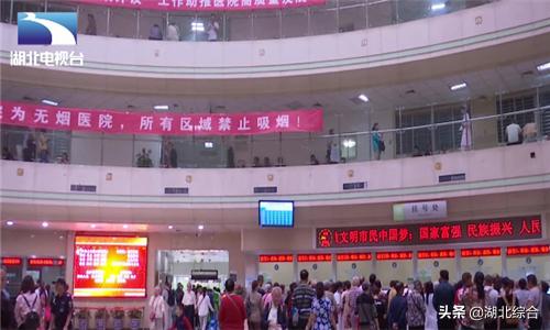 女子非洲旅游手绘纹身，不料红肿发痒患皮炎，医生：小心传染艾滋