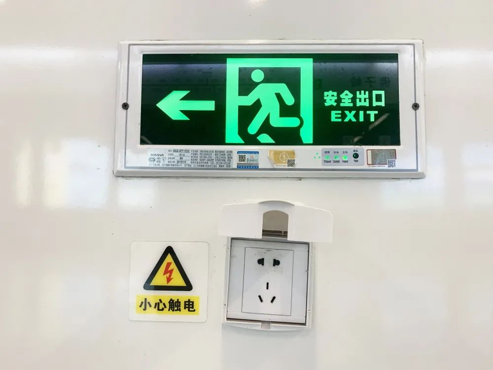 地铁的充电口可以给手机充电么,在地铁上手机没电了有地方充电吗