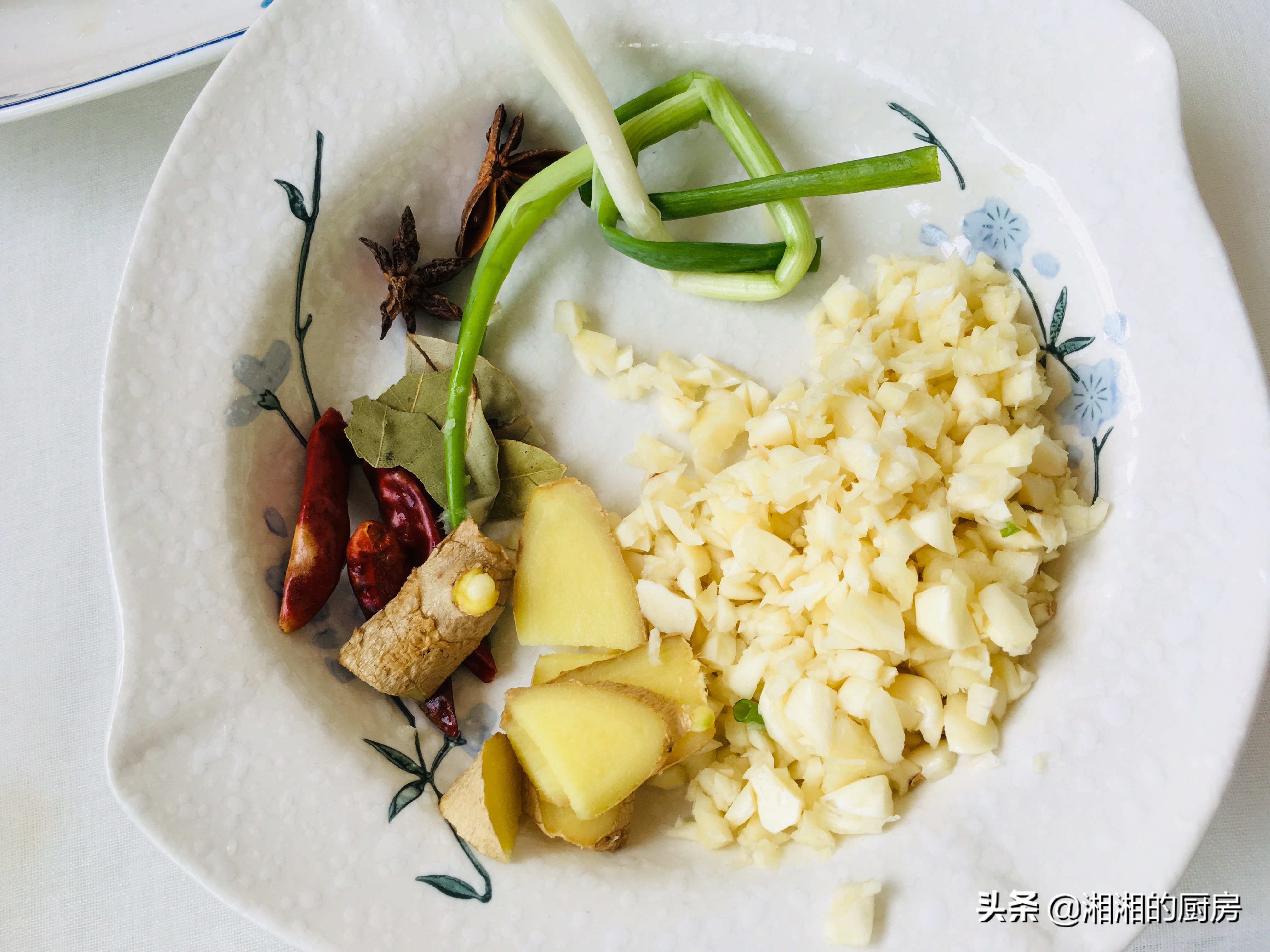 小龙虾怎么焯水虾肉不松散家常,小龙虾不要壳怎么处理