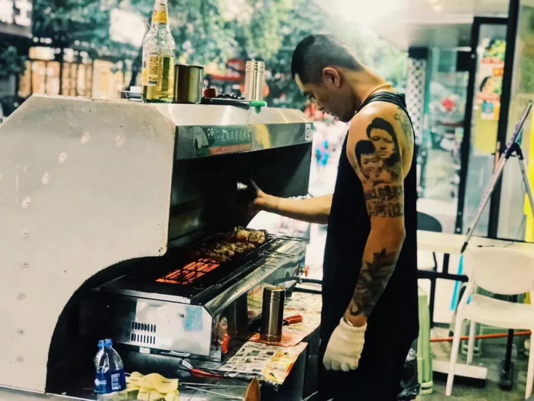 在成都开烧烤店挣钱嘛,成都开烧烤店一个月能赚多少钱
