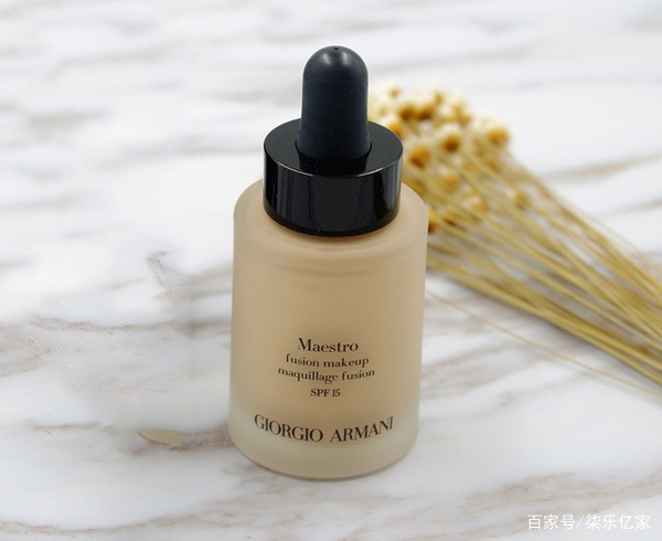 armani阿玛尼柔亮光泽粉底液 (armani阿玛尼新款蓝标大师粉底液)