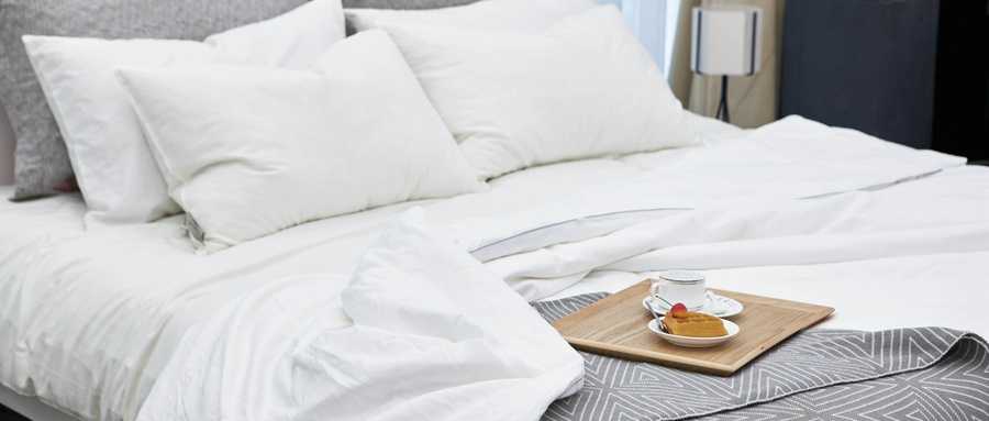 早上起床眼睛肿是什么原因怎么治,早上起床后眼睛肿了怎么办