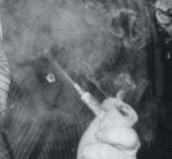 调味草适合什么材质的烟斗 (什么样式的烟斗抽什么样的草)