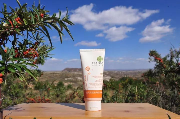 毛孔堵塞闭口粉刺视频,油脂分泌过多毛孔堵塞闭口粉刺