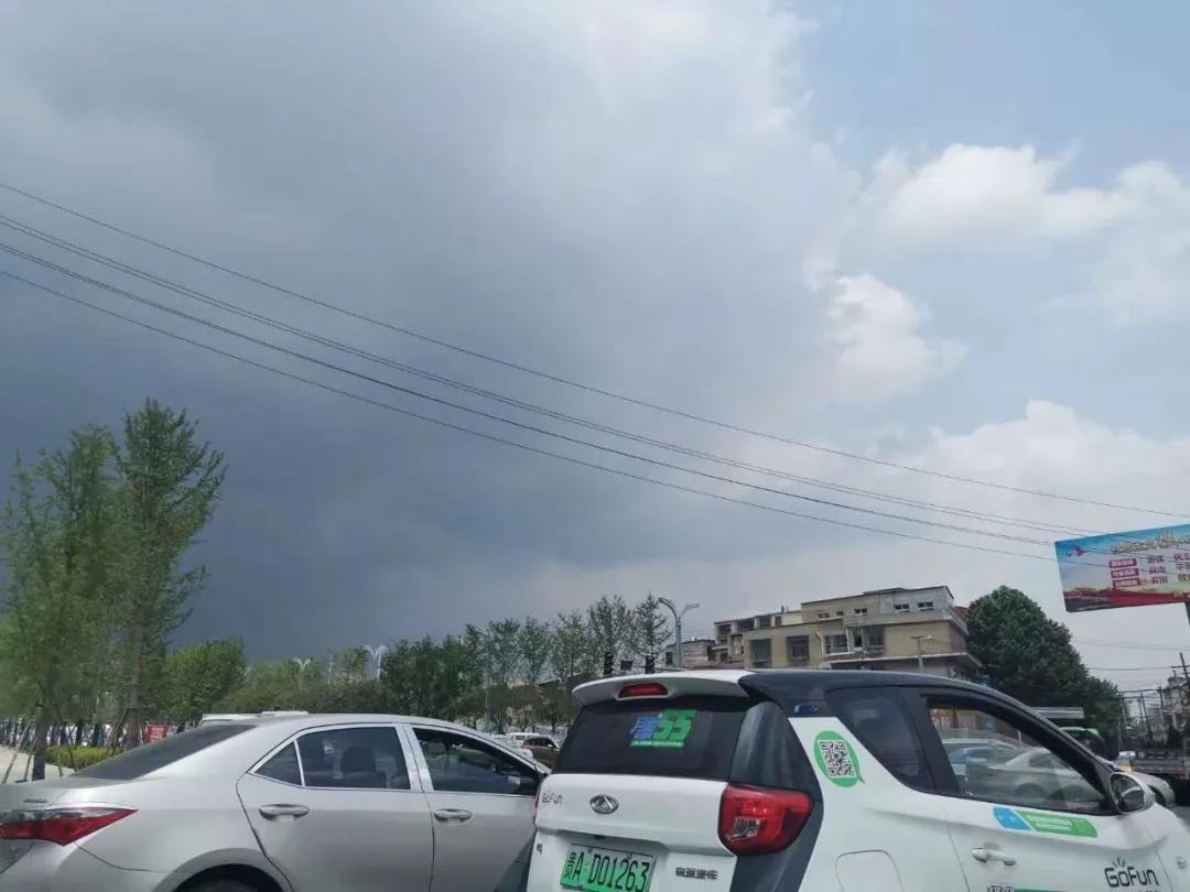 贵阳特大暴雨预警,贵阳市气象台回应下冰雹