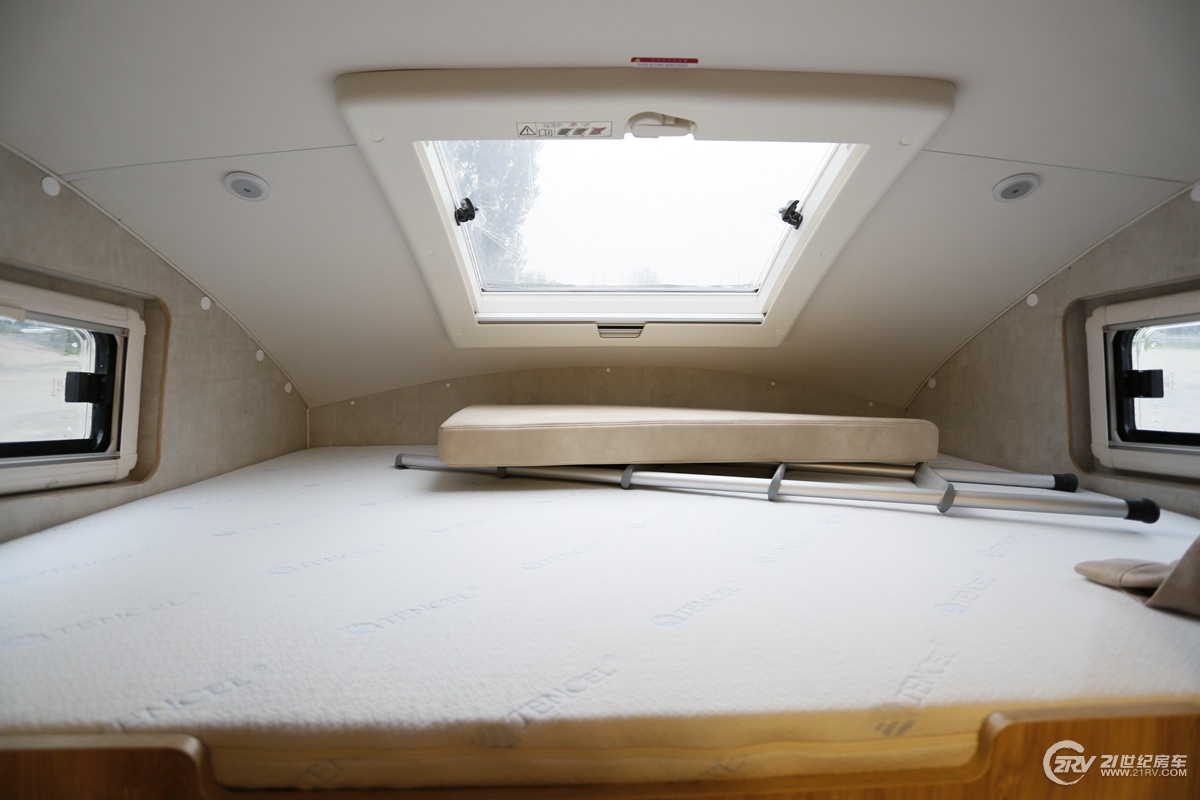 旌航依维柯c型房车,旌航依维柯C型大额头房车
