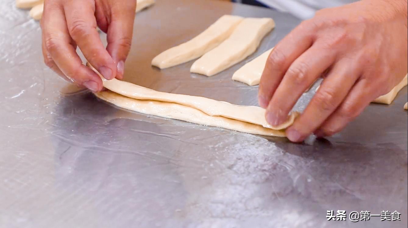 摆摊炸油条的配方和方法,早餐店炸油条有什么配方