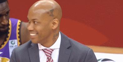 北控遭争议判罚！对手逃过一劫，马布里摇头苦笑+冲裁判喊话