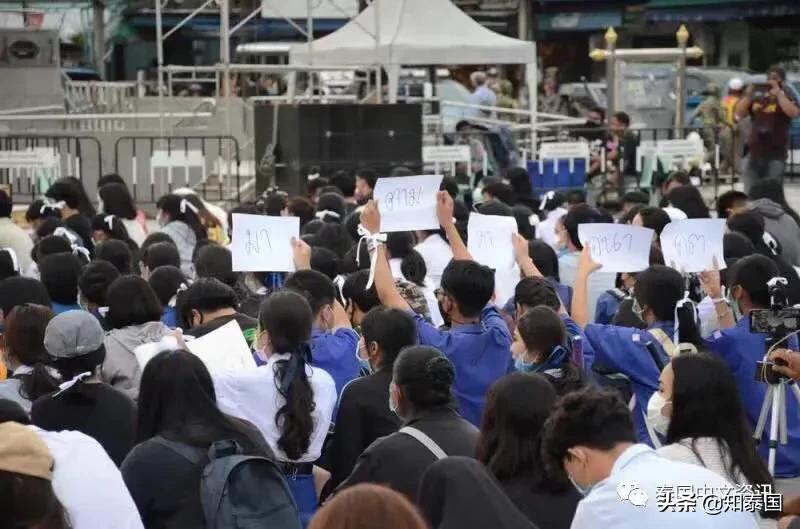 泰国*威示**者为了“毁灭独裁”,竟开始用上巫术了……