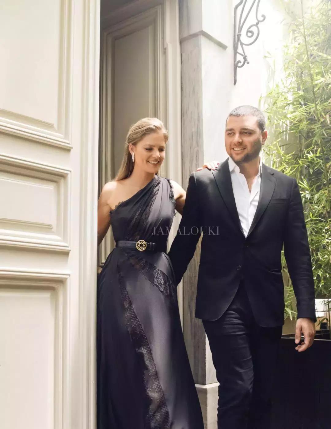 15万颗施华洛世奇水晶,eliesaab婚纱