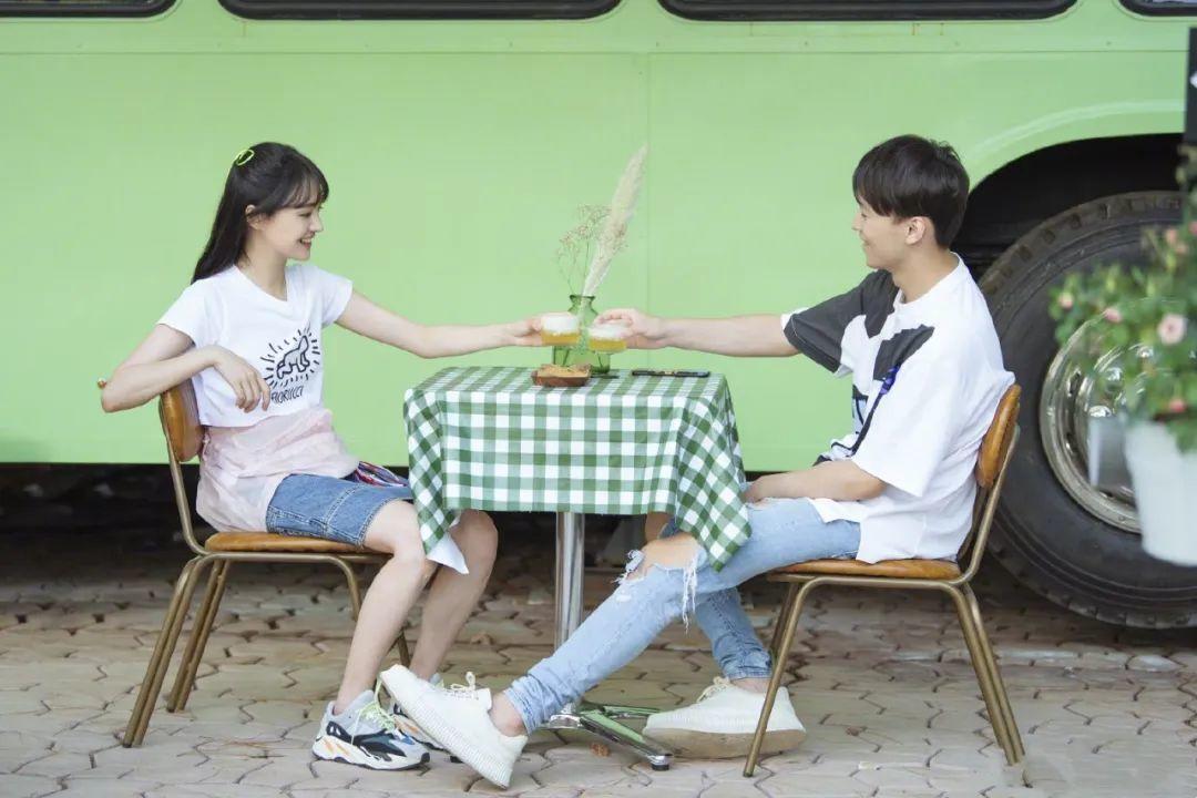 买百搭的衣服不撞款的t恤,春夏最值得穿的t恤