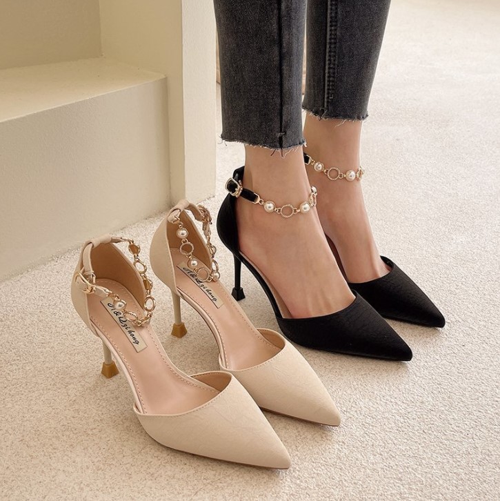 高跟鞋该买大还是买小呢,高跟鞋买大还是买小点好