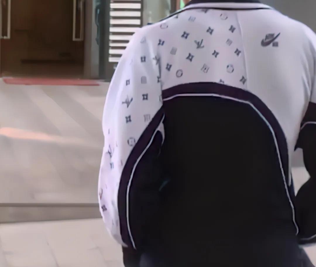 学生时代的花里胡哨之爆改校服,学生把校服改成汉服